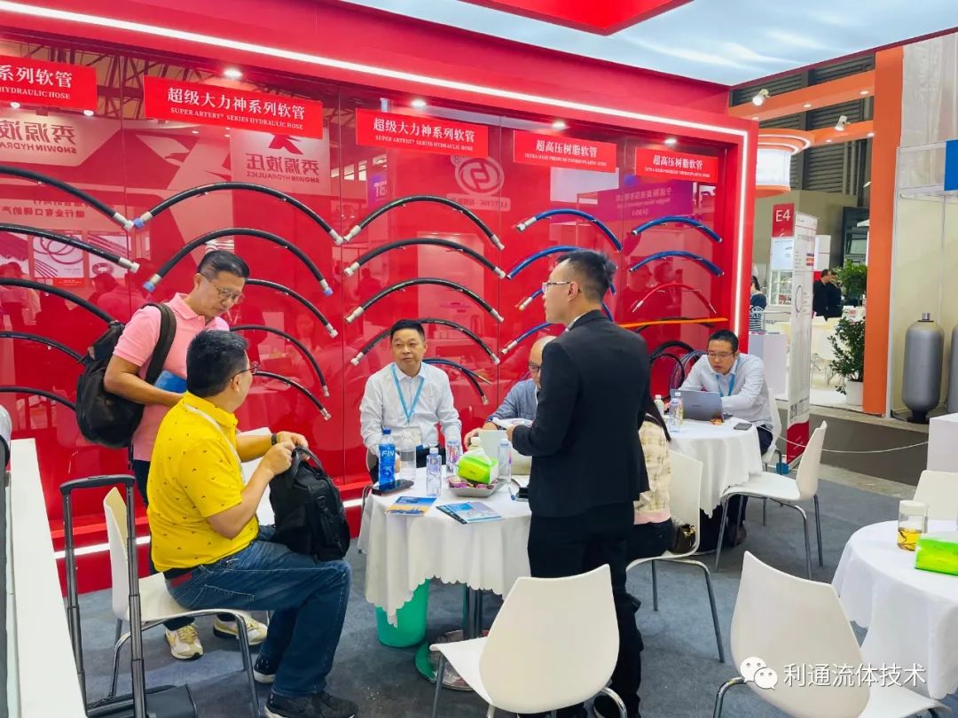 如何在極端酸性環(huán)境中保持耐強(qiáng)酸軟管的優(yōu)異表現(xiàn)